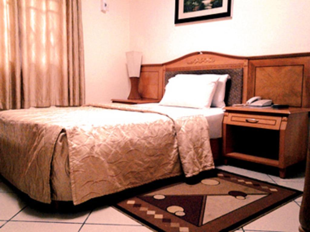 Sunset Hotel Kumasi Quarto foto