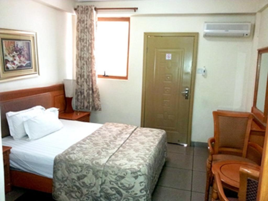 Sunset Hotel Kumasi Quarto foto